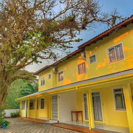 Pousada Figueira Гуарда-ду-Эмбау Экстерьер фото